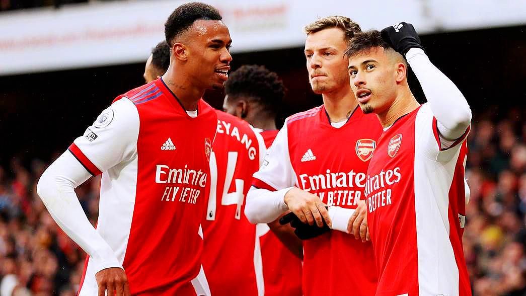 九游体育下载赛地聚焦：荷甲训练课后热度飙升；曼联迎来里程碑；信心回归；细节决定成败的简单介绍